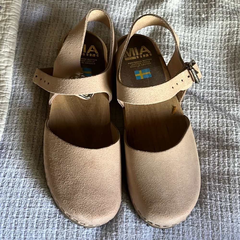 MIA clogs